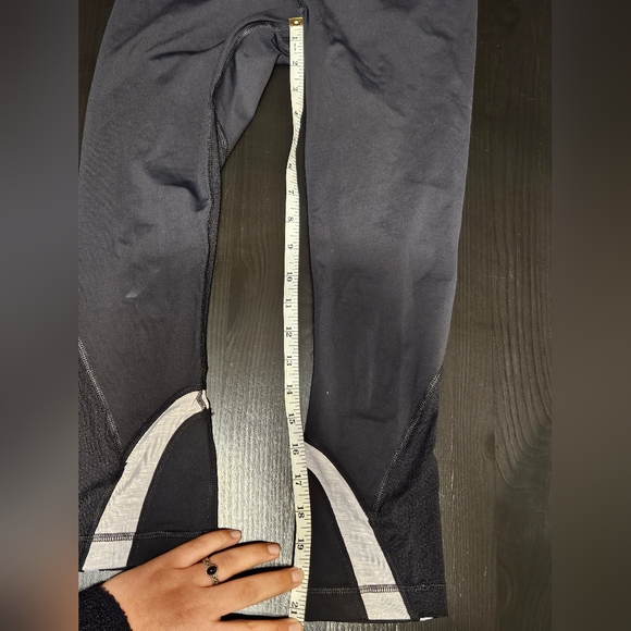 Lululemmon Run Inspire Crop II Black And Paris Pink leggings - Picture 9 of 10